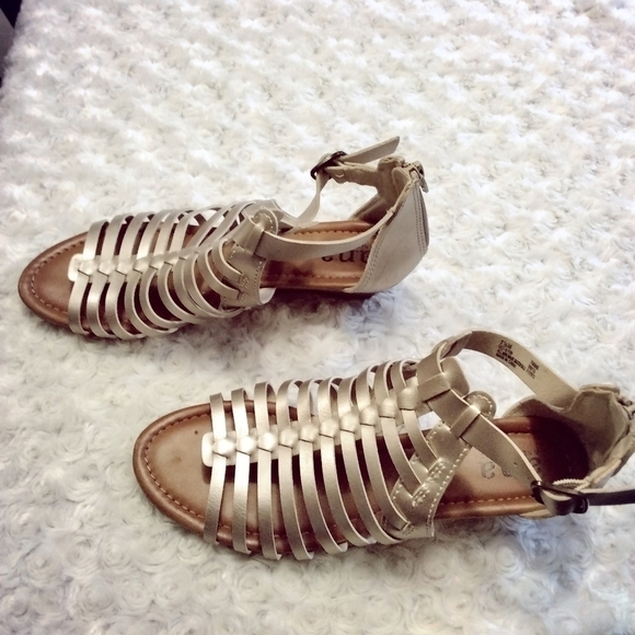 Women's  A.N.A Gold Gladiator Sandal/Strappy Wedge    Size 7.5 - Picture 1 of 8